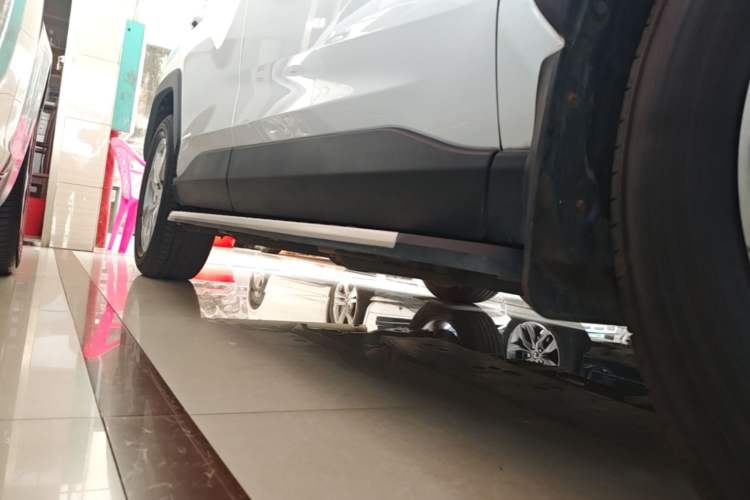 Used Toyota RAV4 2022 2.0L CVT Two-Wheel Drive Fashion Plus Edition Right Side Sill