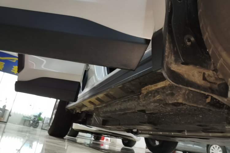 Used Toyota RAV4 2022 2.0L CVT Two-Wheel Drive Fashion Edition Right Side Sill