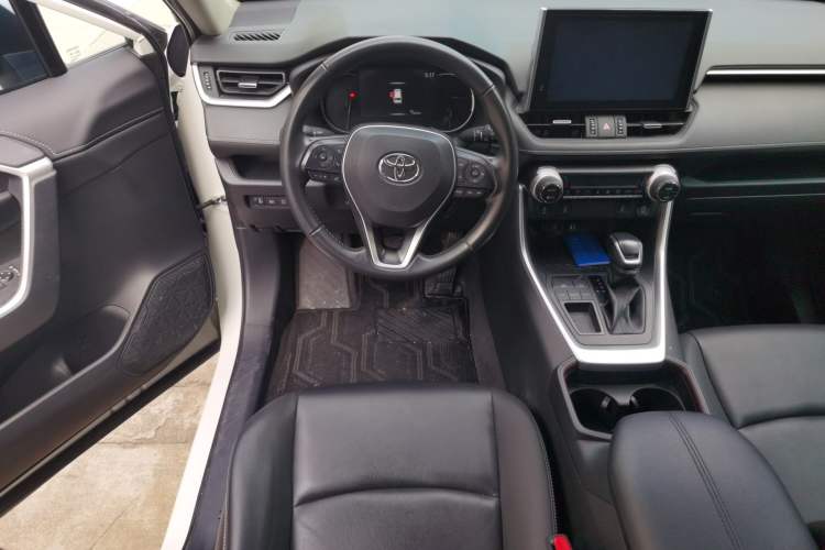 Used Toyota RAV4 2022 2.0L CVT Two-Wheel Drive Fashion Edition Steering Wheel