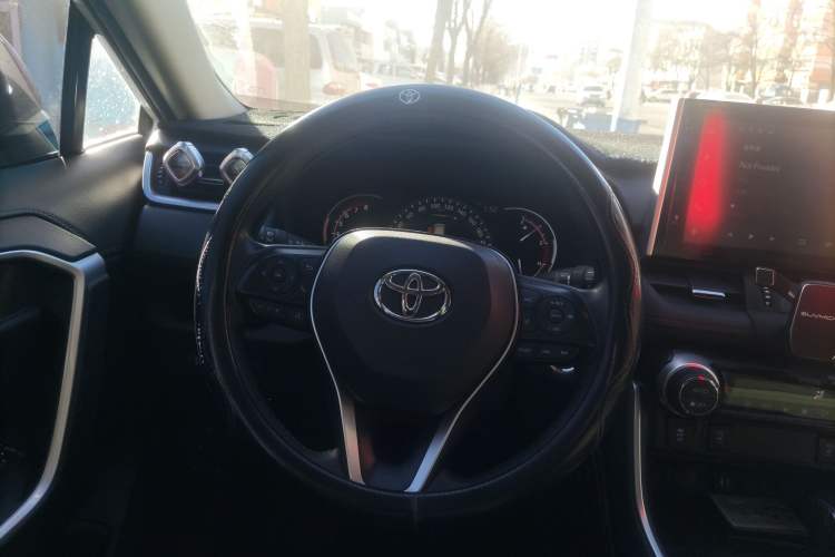 Used Toyota RAV4 2022 2.0L CVT 4x4 Style Plus Edition Steering Wheel
