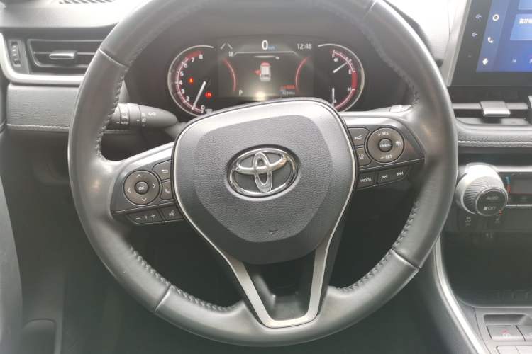 Used Toyota RAV4 2022 2.0L CVT Two-Wheel Drive Fashion Plus Edition Steering Wheel