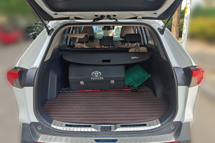 Used Toyota RAV4 2022 2.0L CVT Two-Wheel Drive Fashion Edition Trunk