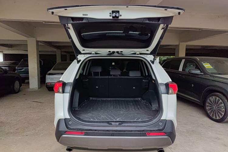 Used Toyota RAV4 2022 2.0L CVT Two-Wheel Drive Fashion Edition Trunk