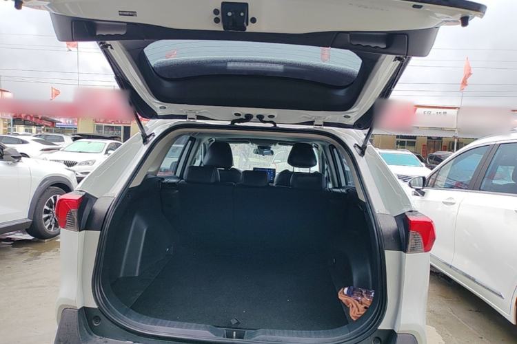 Used Toyota RAV4 2022 2.0L CVT Two-Wheel Drive Fashion Edition Trunk