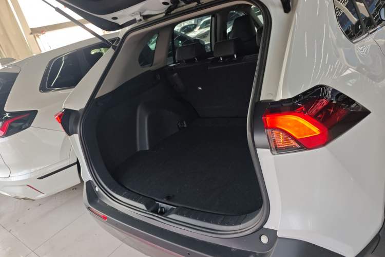 Used Toyota RAV4 2022 Dual-Engine 2.5L E-CVT Four-Wheel Drive Elite Plus Edition Trunk