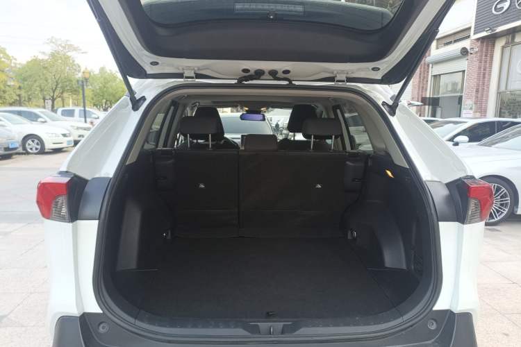 Used Toyota RAV4 2022 2.0L CVT Two-Wheel Drive Fashion Edition Trunk