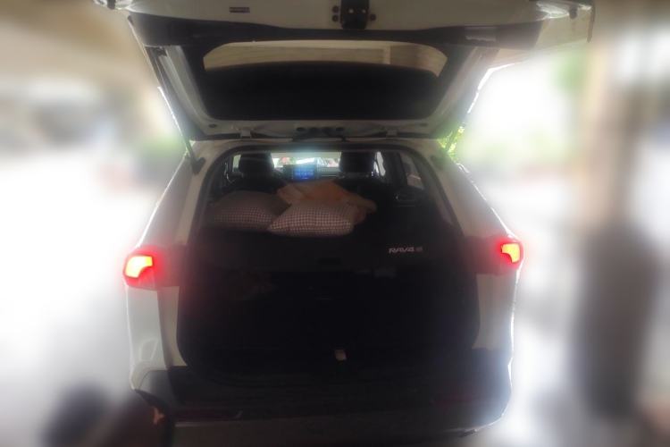 Used Toyota RAV4 2022 2.0L CVT Two-Wheel Drive Fashion Plus Edition Trunk