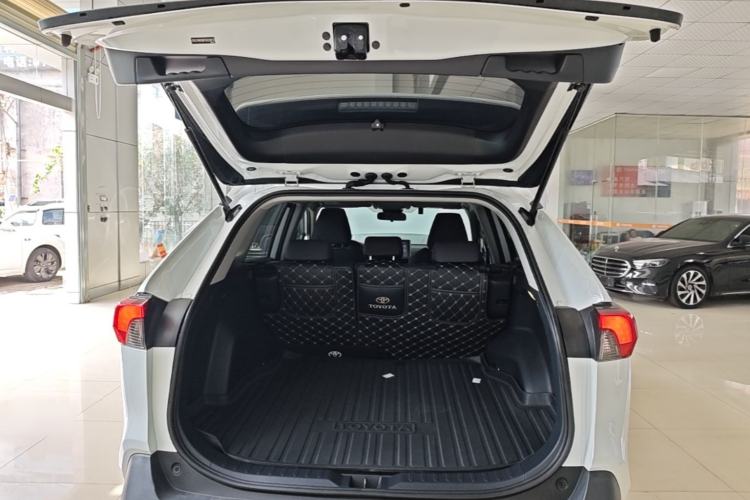 Used Toyota RAV4 2022 2.0L CVT Two-Wheel Drive Fashion Edition Trunk