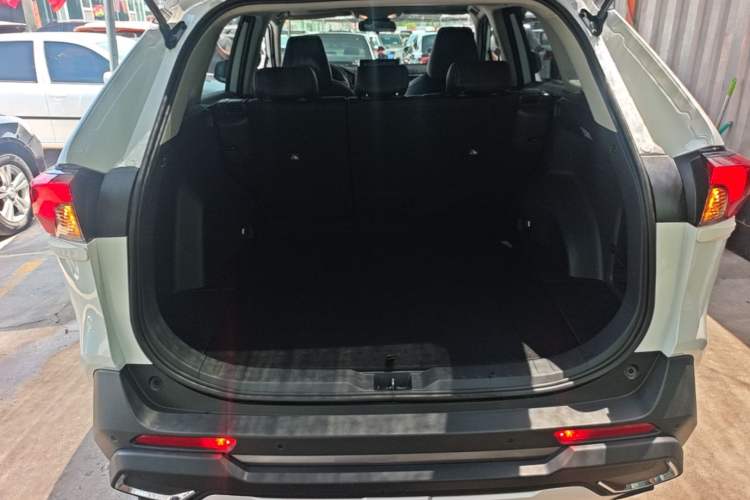 Used Toyota RAV4 2022 2.0L CVT Two-Wheel Drive Fashion Edition Trunk