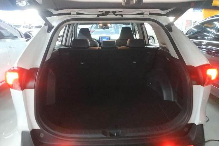Used Toyota RAV4 2022 Dual-Engine 2.5L E-CVT Four-Wheel Drive Elite Plus Edition Trunk