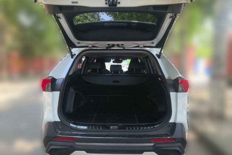 Used Toyota RAV4 2022 2.0L CVT Two-Wheel Drive Fashion Plus Edition Trunk