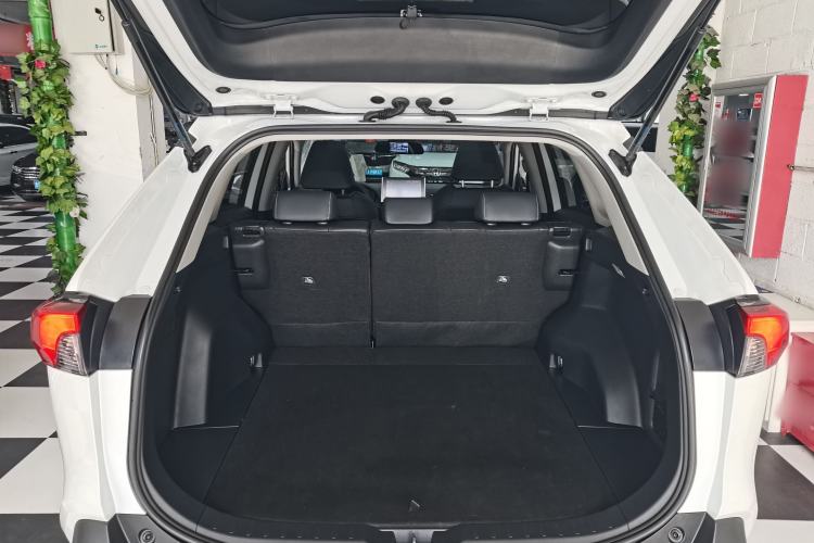 Used Toyota RAV4 2022 2.0L CVT Two-Wheel Drive Fashion Edition Trunk
