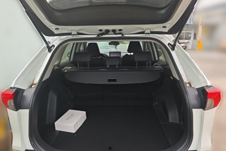 Used Toyota RAV4 2022 2.0L CVT Two-Wheel Drive Fashion Plus Edition Trunk