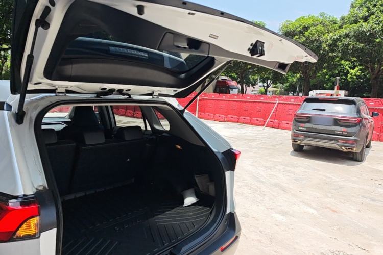 Used Toyota RAV4 2022 2.0L CVT Two-Wheel Drive Fashion Plus Edition Trunk