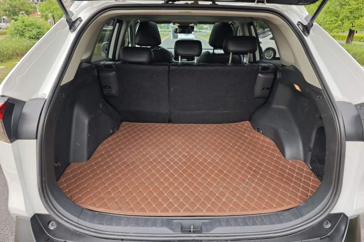 Used Toyota RAV4 2022 2.0L CVT Two-Wheel Drive Fashion Edition Trunk
