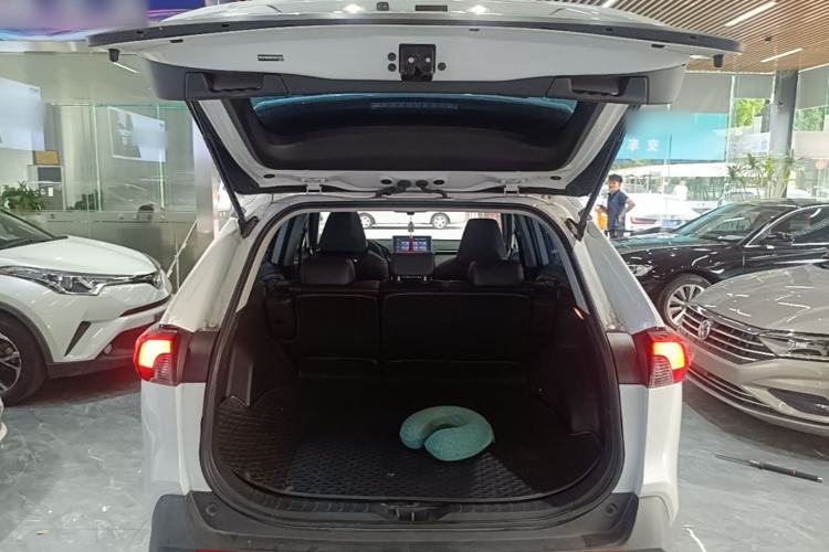 Used Toyota RAV4 2022 2.0L CVT Two-Wheel Drive Fashion Plus Edition Trunk