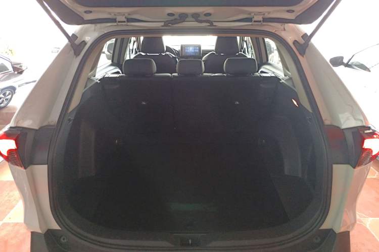 Used Toyota RAV4 2022 2.0L CVT Two-Wheel Drive Fashion Edition Trunk