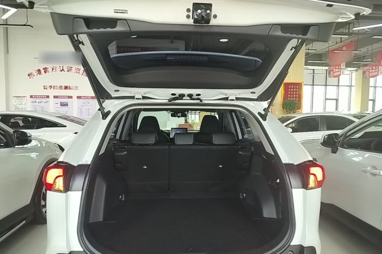 Used Toyota RAV4 2022 2.0L CVT Two-Wheel Drive Fashion Edition Trunk