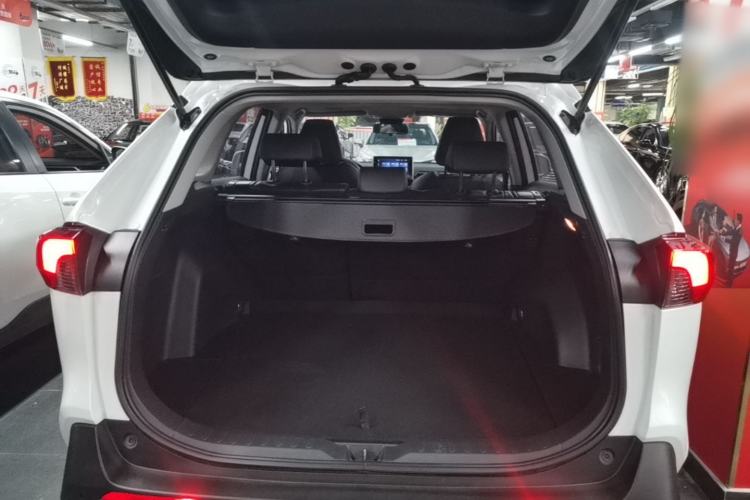 Used Toyota RAV4 2022 2.0L CVT Two-Wheel Drive Fashion Plus Edition Trunk