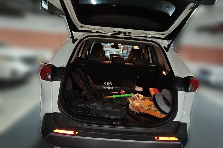 Used Toyota RAV4 2022 2.0L CVT Two-Wheel Drive Fashion Plus Edition Trunk