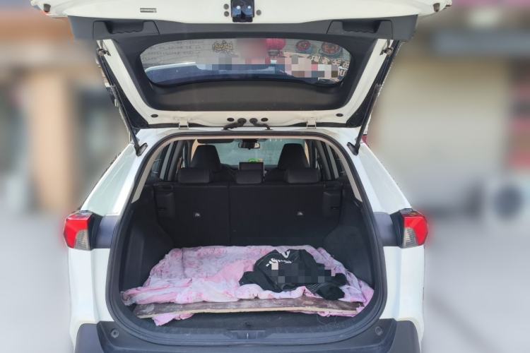 Used Toyota RAV4 2022 2.0L CVT Two-Wheel Drive Fashion Plus Edition Trunk