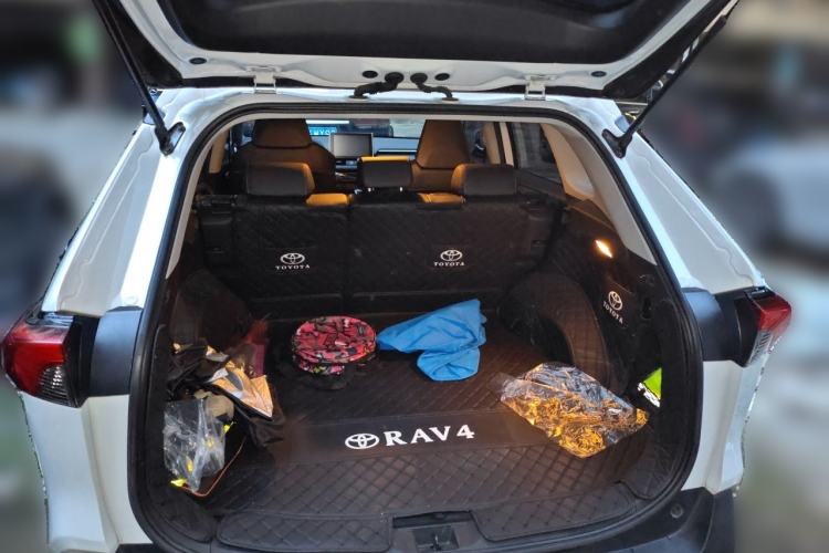 Used Toyota RAV4 2022 2.0L CVT Two-Wheel Drive Fashion Plus Edition Trunk