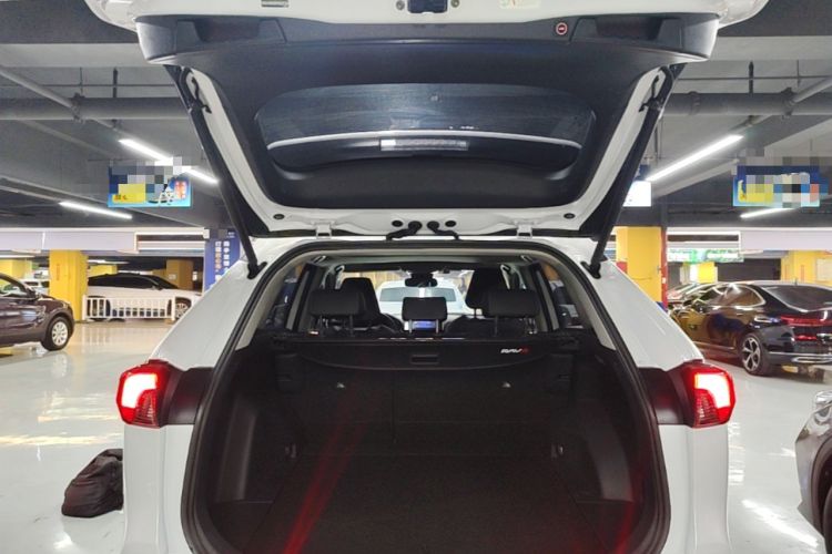 Used Toyota RAV4 2022 2.0L CVT Two-Wheel Drive Fashion Plus Edition Trunk