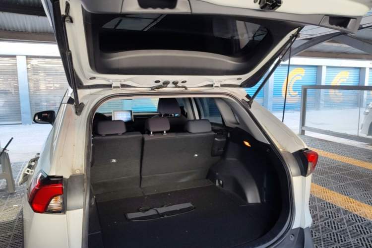 Used Toyota RAV4 2022 2.0L CVT Two-Wheel Drive Fashion Edition Trunk