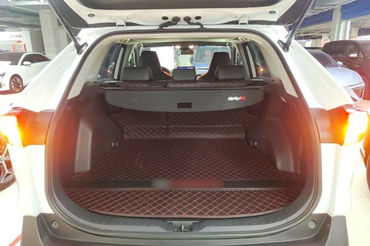 Used Toyota RAV4 2022 2.0L CVT Two-Wheel Drive Fashion Plus Edition Trunk