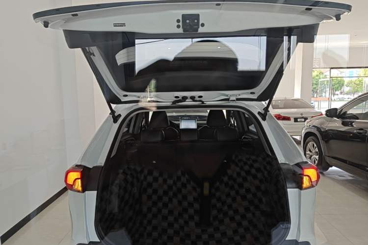 Used Toyota RAV4 2022 2.0L CVT Two-Wheel Drive Fashion Edition Trunk