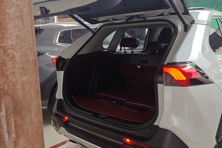 Used Toyota RAV4 2022 2.0L CVT Two-Wheel Drive Fashion Edition Trunk