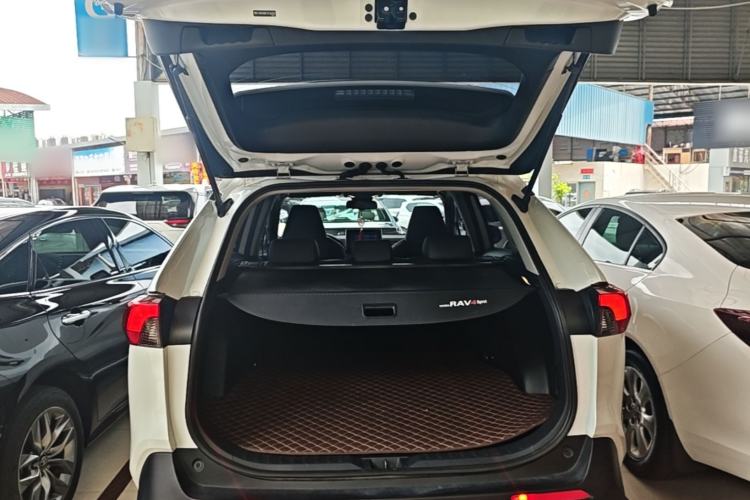 Used Toyota RAV4 2022 2.0L CVT Two-Wheel Drive Fashion Plus Edition Trunk