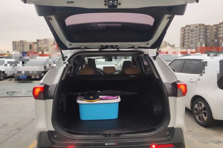 Used Toyota RAV4 2022 2.0L CVT 4x4 Fashion Edition Trunk