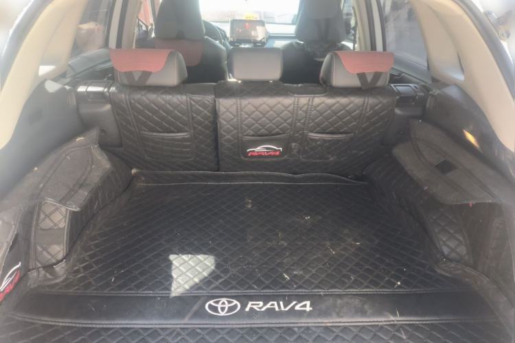 Used Toyota RAV4 2022 2.0L CVT Two-Wheel Drive Fashion Plus Edition Trunk