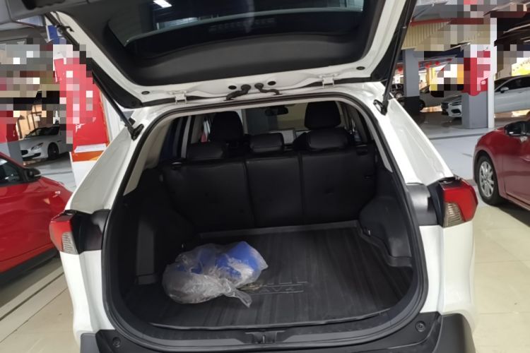 Used Toyota RAV4 2022 2.0L CVT Two-Wheel Drive Fashion Edition Trunk