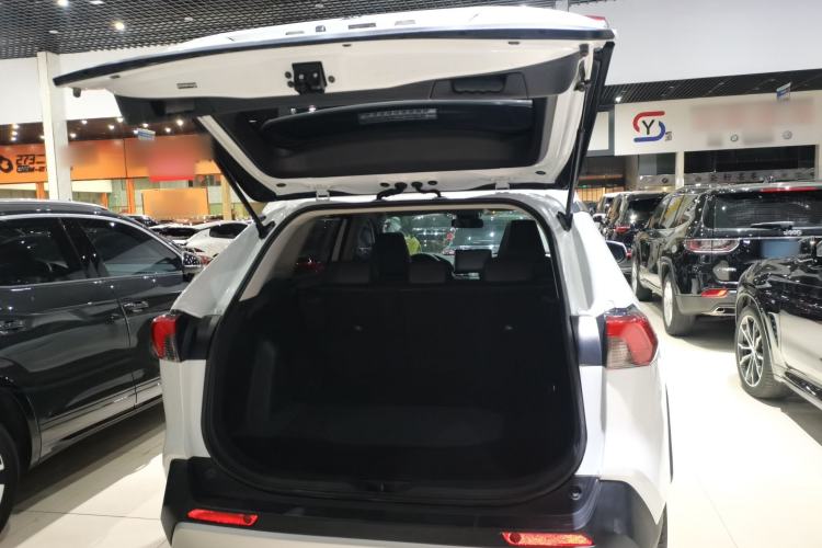 Used Toyota RAV4 2022 2.0L CVT Two-Wheel Drive Fashion Plus Edition Trunk
