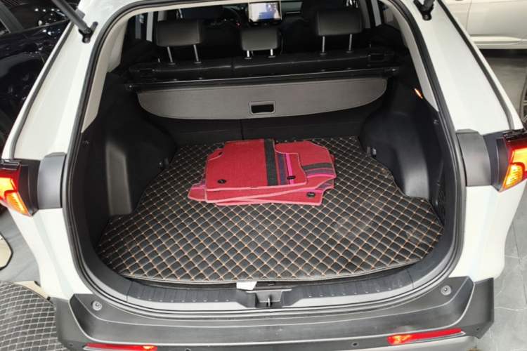 Used Toyota RAV4 2022 2.0L CVT Two-Wheel Drive Fashion Plus Edition Trunk