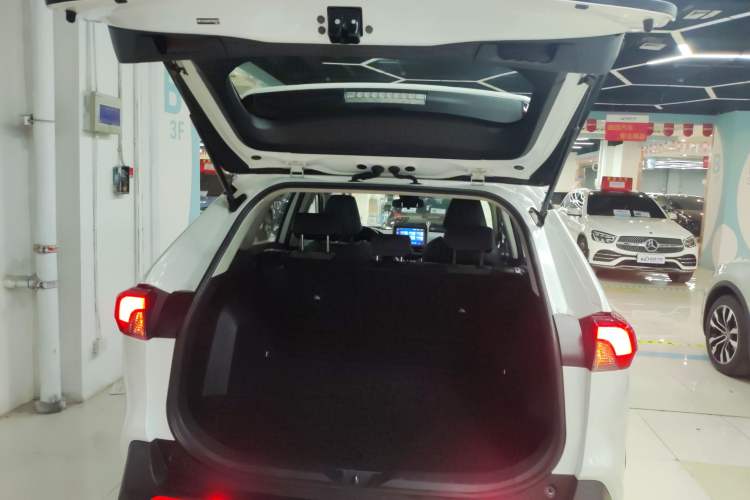 Used Toyota RAV4 2022 2.0L CVT Four-Wheel Drive Premium Edition Trunk