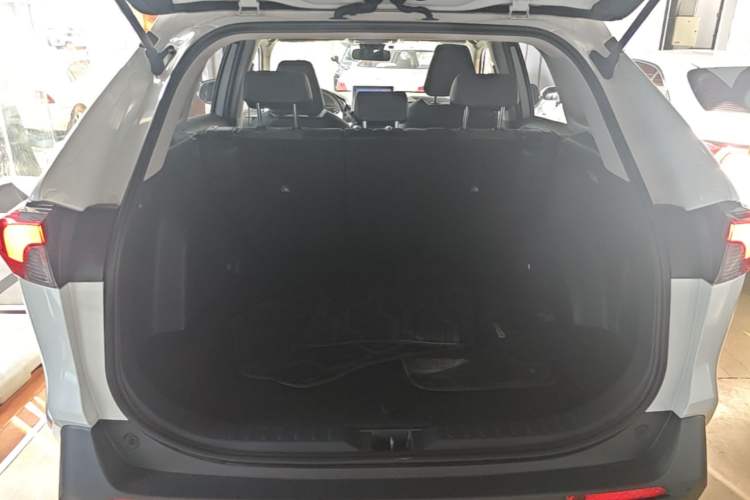 Used Toyota RAV4 2022 2.0L CVT 4x4 Style Plus Edition Trunk