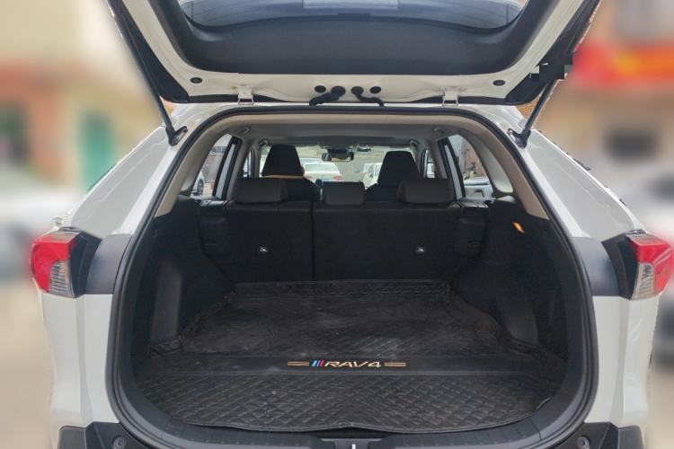 Used Toyota RAV4 2022 2.0L CVT Two-Wheel Drive Fashion Plus Edition Trunk