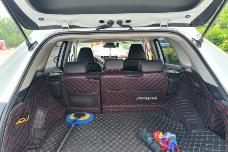 Used Toyota RAV4 2022 2.0L CVT Two-Wheel Drive Fashion Plus Edition Trunk