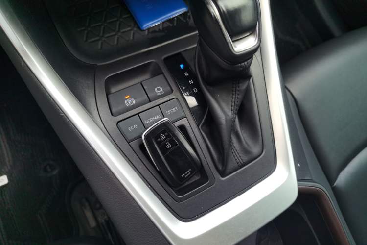 Used Toyota RAV4 2022 2.0L CVT Two-Wheel Drive Fashion Edition Vehicle Key