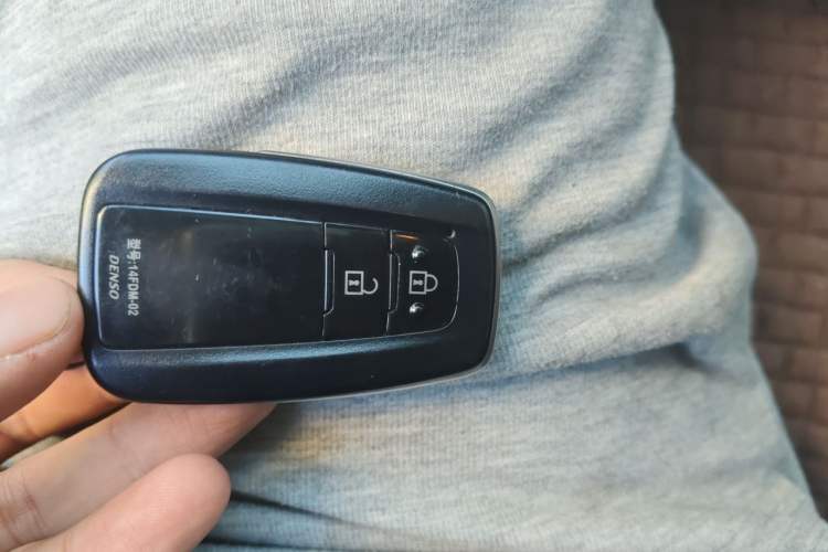 Used Toyota RAV4 2022 2.0L CVT Two-Wheel Drive Fashion Plus Edition Vehicle Key