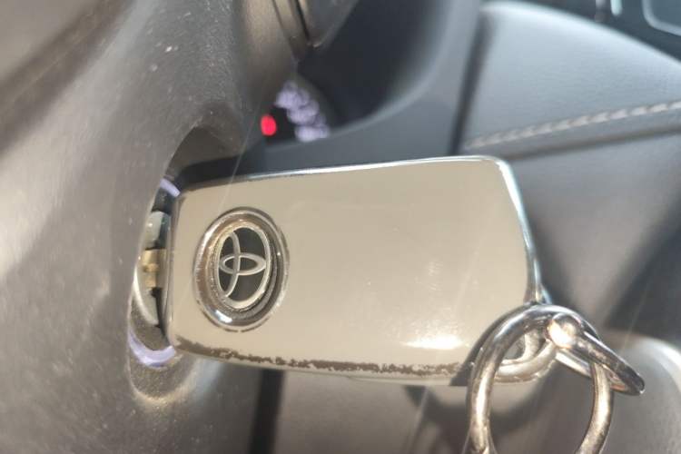 Used Toyota RAV4 2022 2.0L CVT Two-Wheel Drive Urban Edition Vehicle Key