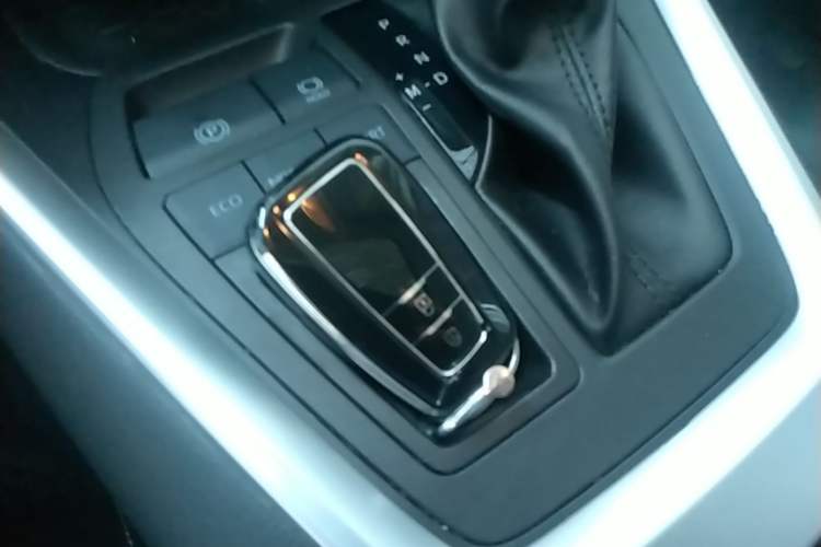 Used Toyota RAV4 2022 2.0L CVT Two-Wheel Drive Fashion Edition Vehicle Key
