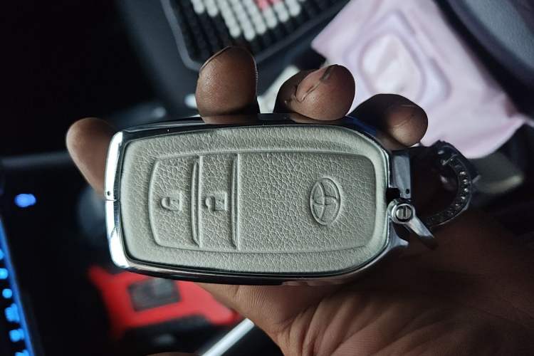 Used Toyota RAV4 2022 2.0L CVT Two-Wheel Drive Fashion Edition Vehicle Key