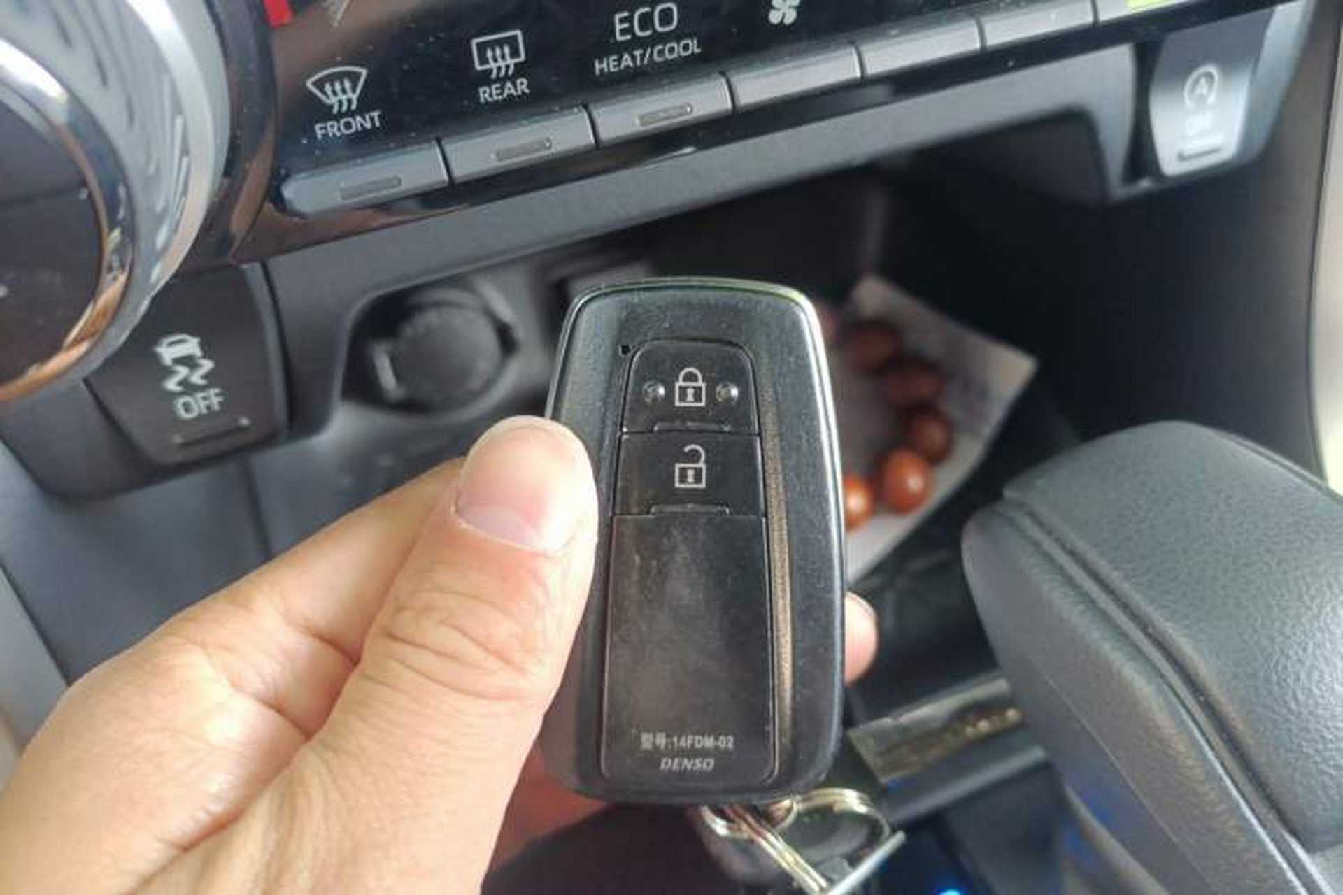 Used Toyota RAV4 2022 2.0L CVT Two-Wheel Drive Fashion Edition Vehicle Key