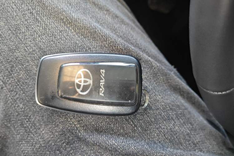 Used Toyota RAV4 2022 2.0L CVT Two-Wheel Drive Fashion Plus Edition Vehicle Key
