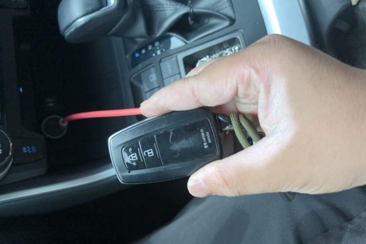 Used Toyota RAV4 2022 2.0L CVT Two-Wheel Drive Fashion Edition Vehicle Key