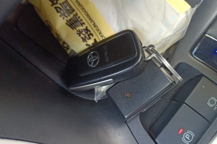Used Toyota RAV4 2022 2.0L CVT 4x4 Style Plus Edition Vehicle Key